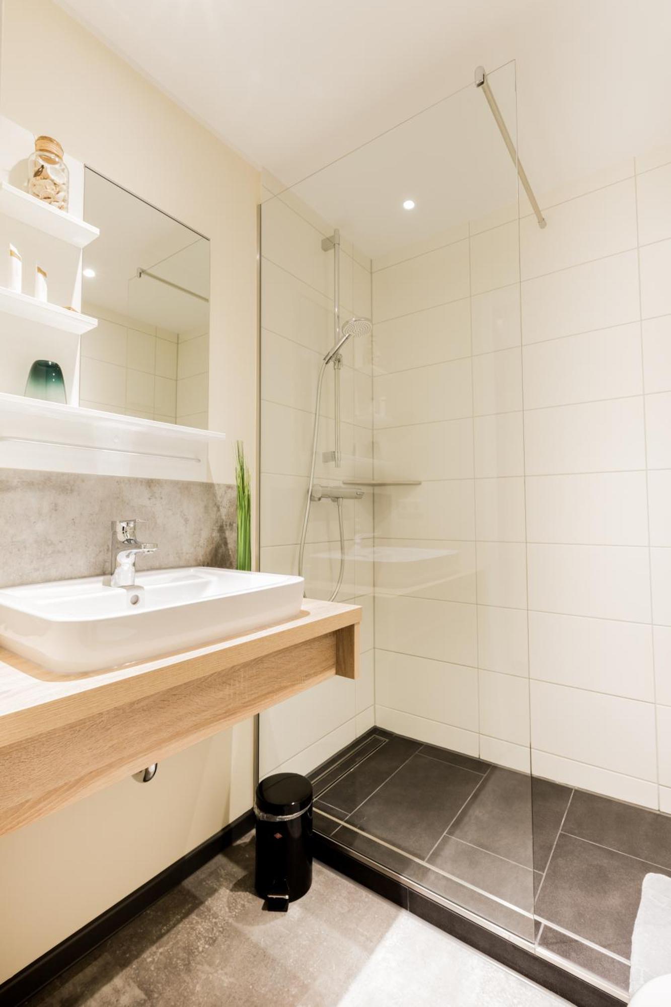 Hotel Dh -Deutsches Haus- Emden Ngoại thất bức ảnh