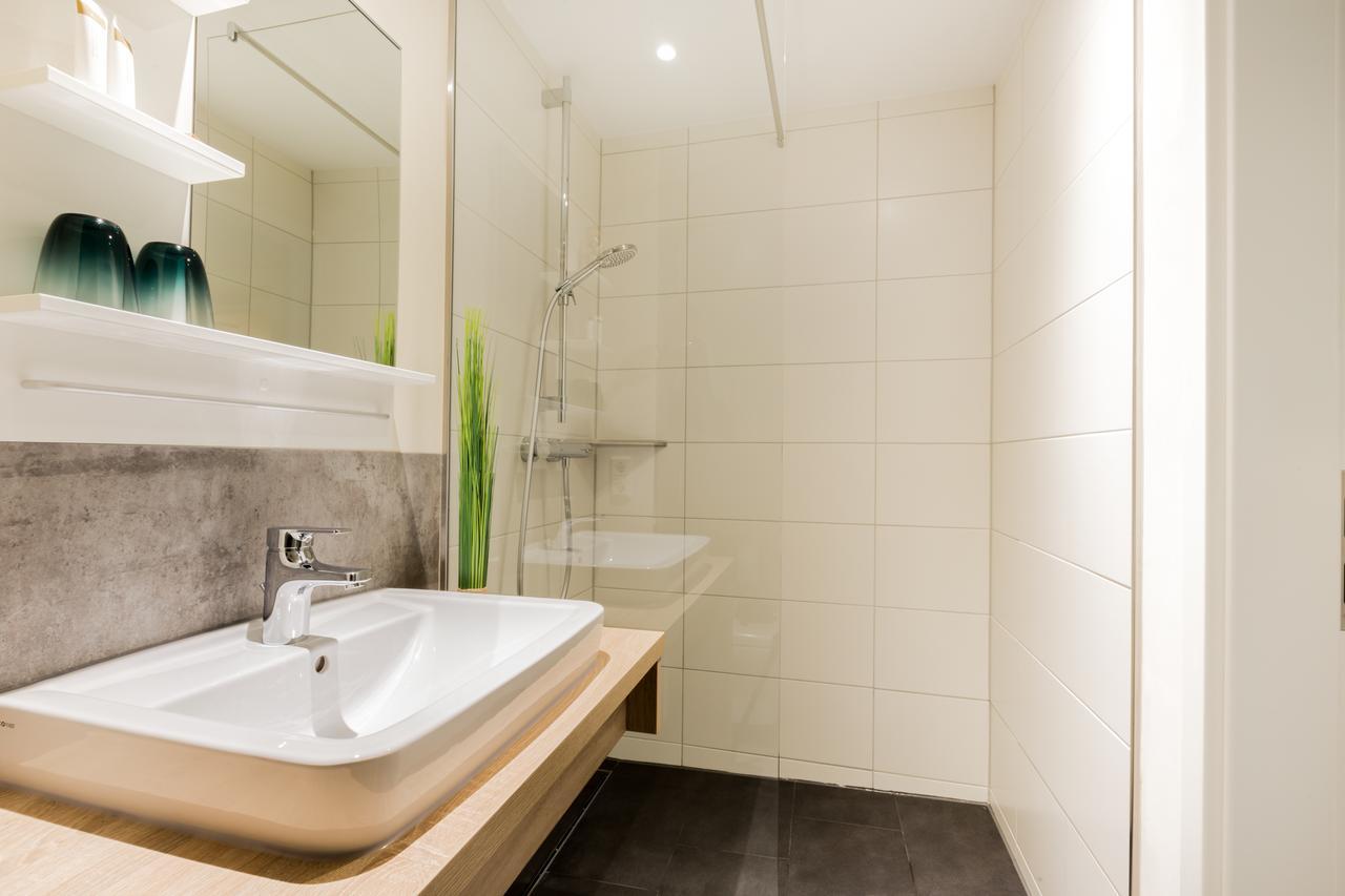 Hotel Dh -Deutsches Haus- Emden Ngoại thất bức ảnh
